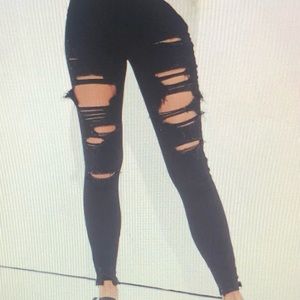 cute black high rise ripped jeggings! ☕️🖤